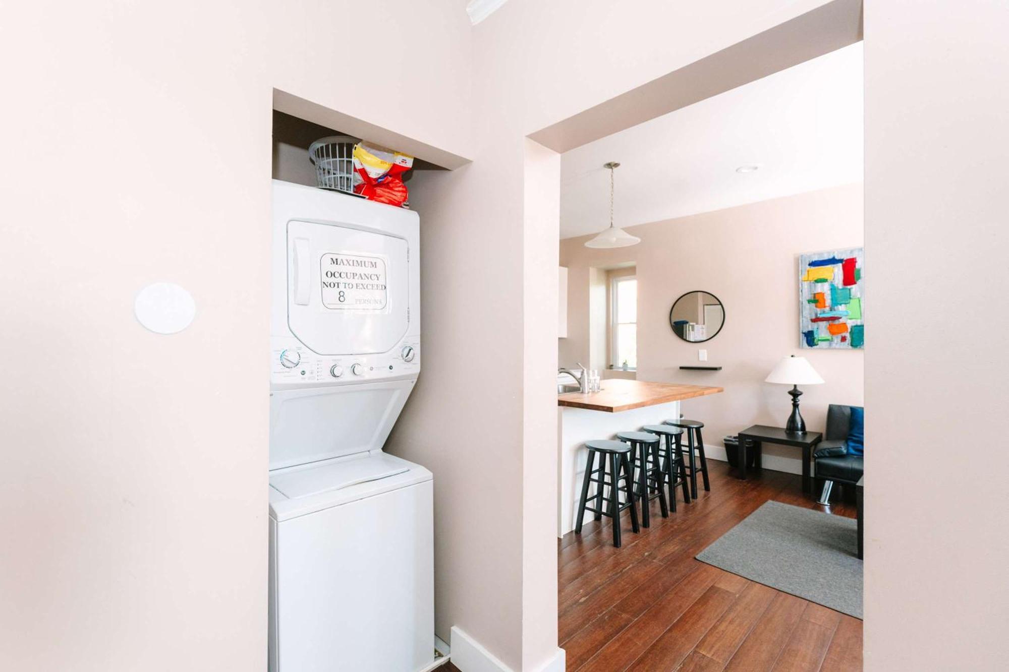 Acrisure Field - Off Street Parking - Groupstay Apartamento