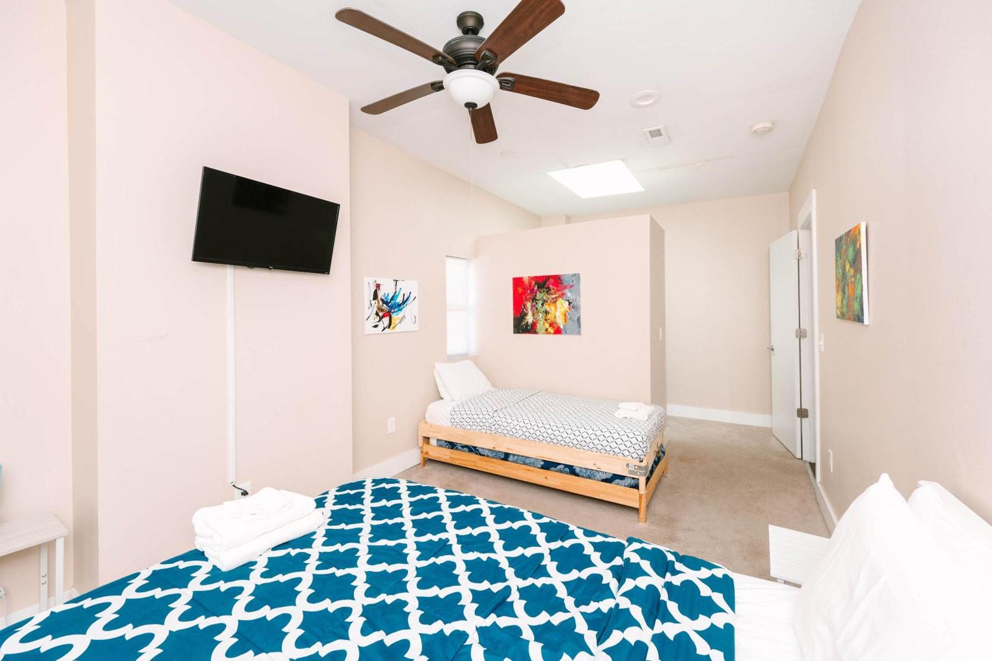 Acrisure Field - Off Street Parking - Groupstay Apartamento *