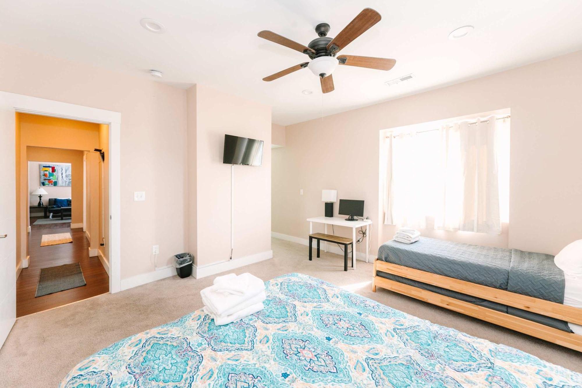 Apartamento Acrisure Field - Off Street Parking - Groupstay *